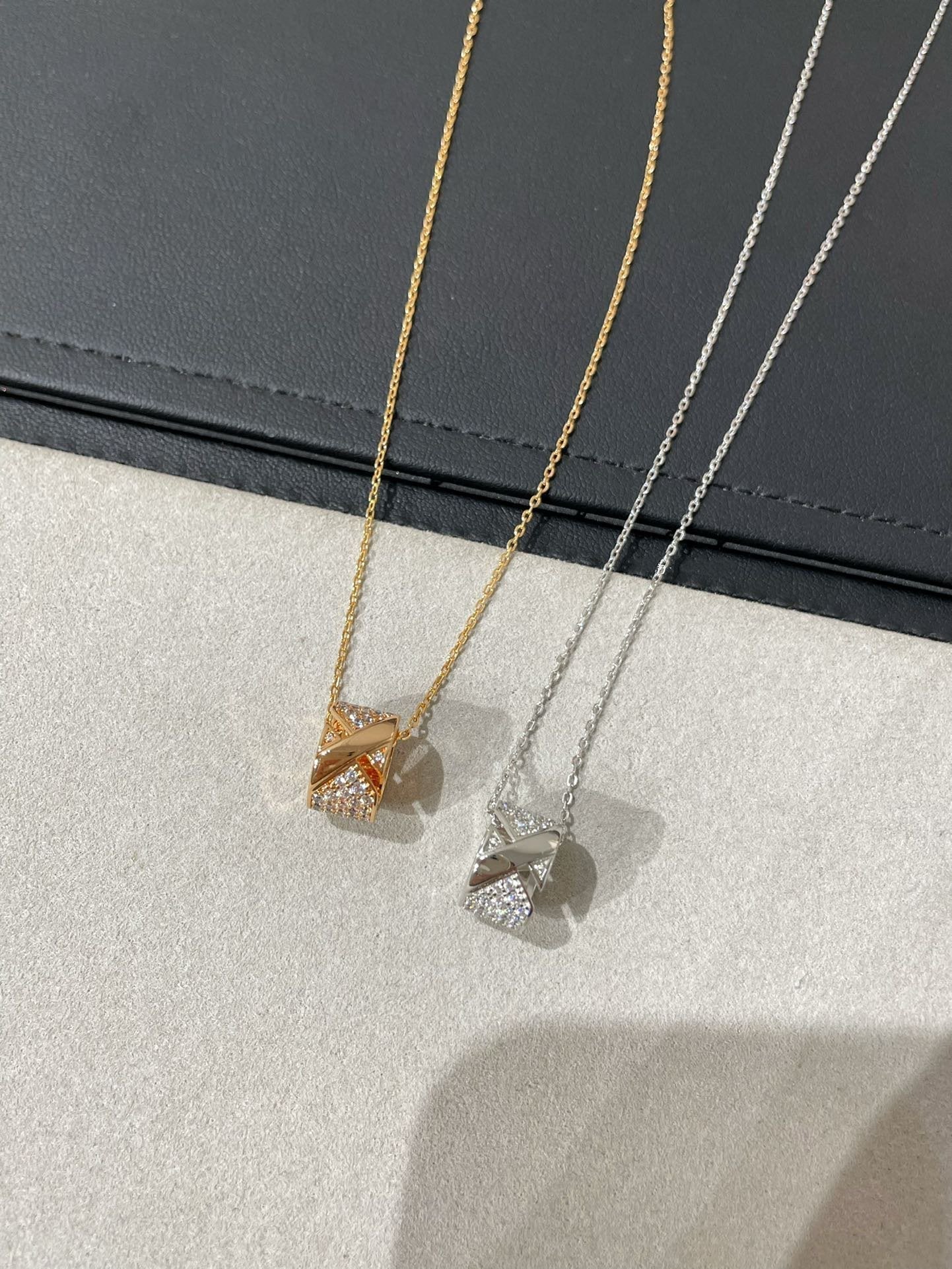 [✨ROSE💎]LIENS EVIDENCE DIAMOND PAVED NECKLACE