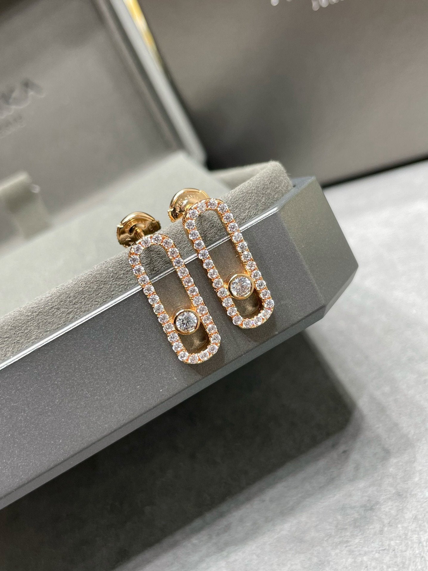 [✨ROSE💎]MOVE UNO STUD DIAMOND PAVED EARRINGS