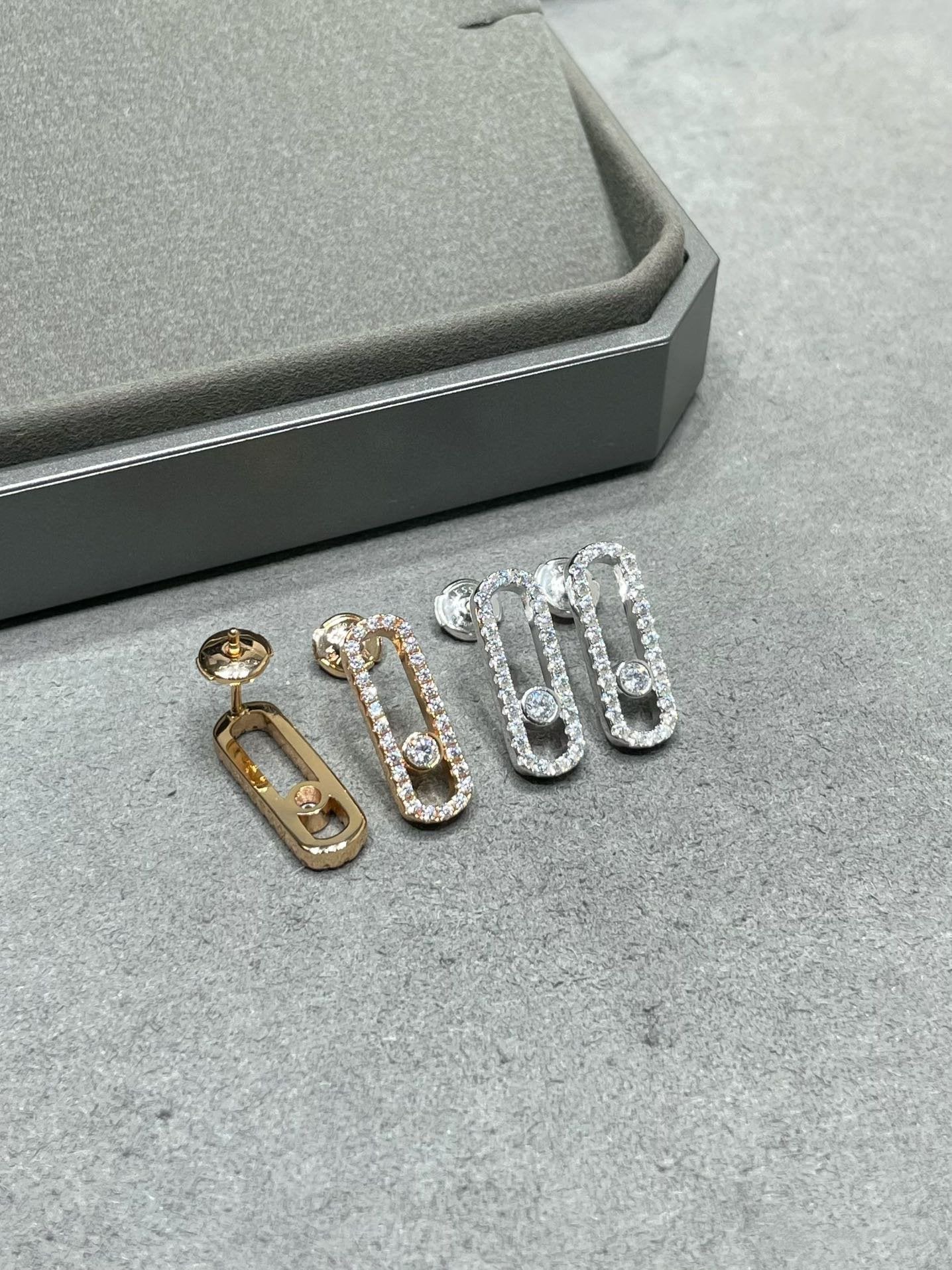 [✨ROSE💎]MOVE UNO STUD DIAMOND PAVED EARRINGS