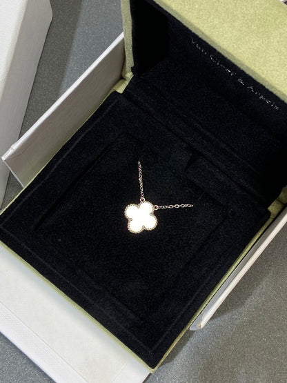 [✨ROSE💎]CLOVER MEDIUM SILVER WHITE MOP NECKLACE