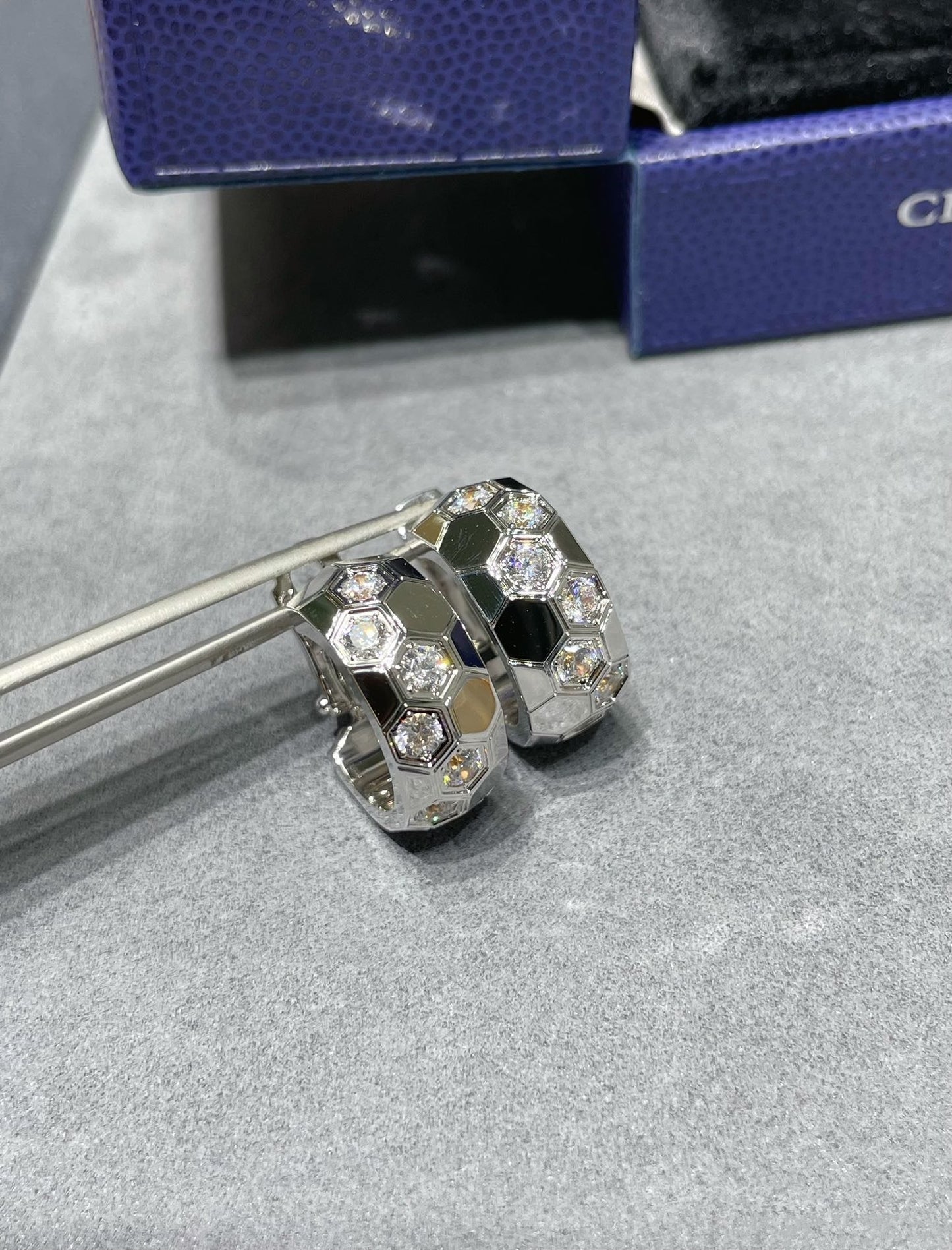 [✨ROSE💎]BEE LOVE DIAMOND HOOP EARRINGS