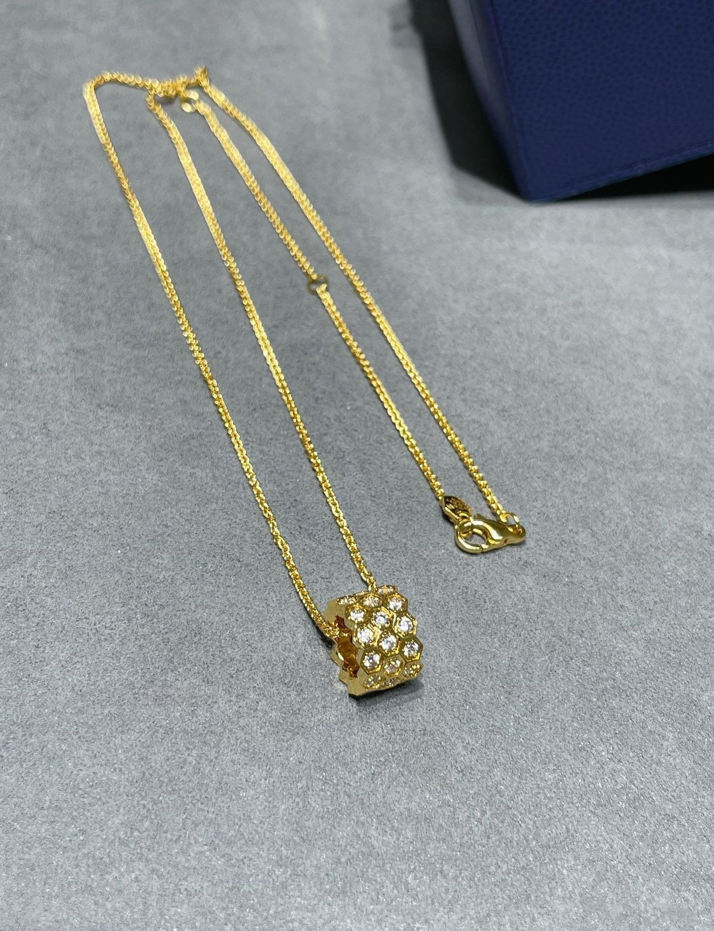[✨ROSE💎]BEE LOVE DIAMOND PAVED 3 ROW NECKLACE