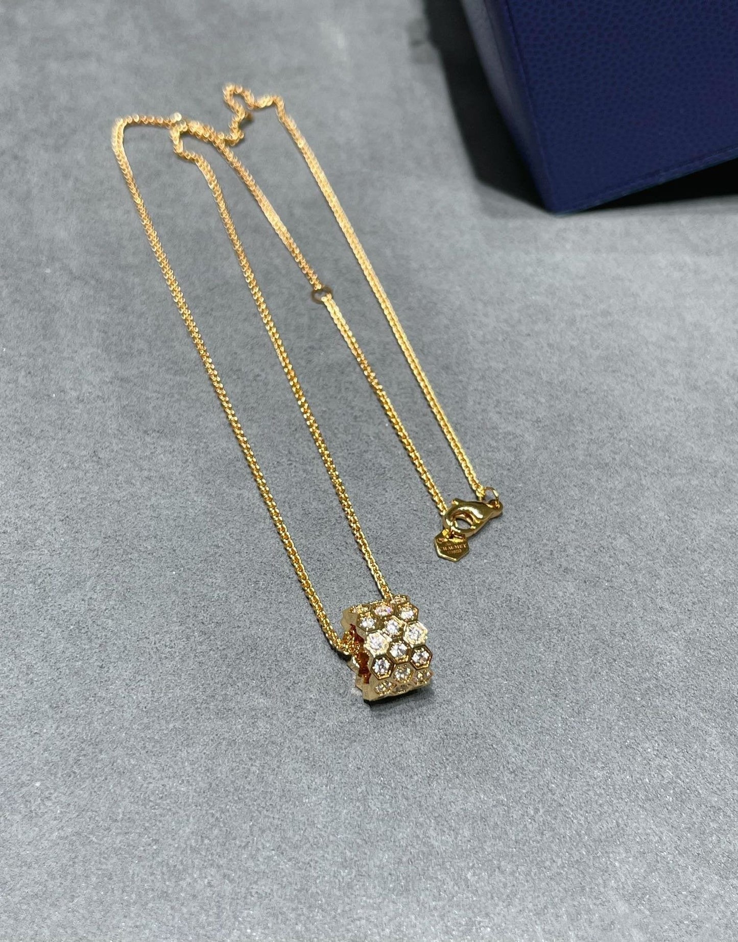 [✨ROSE💎]BEE LOVE DIAMOND PAVED 3 ROW NECKLACE