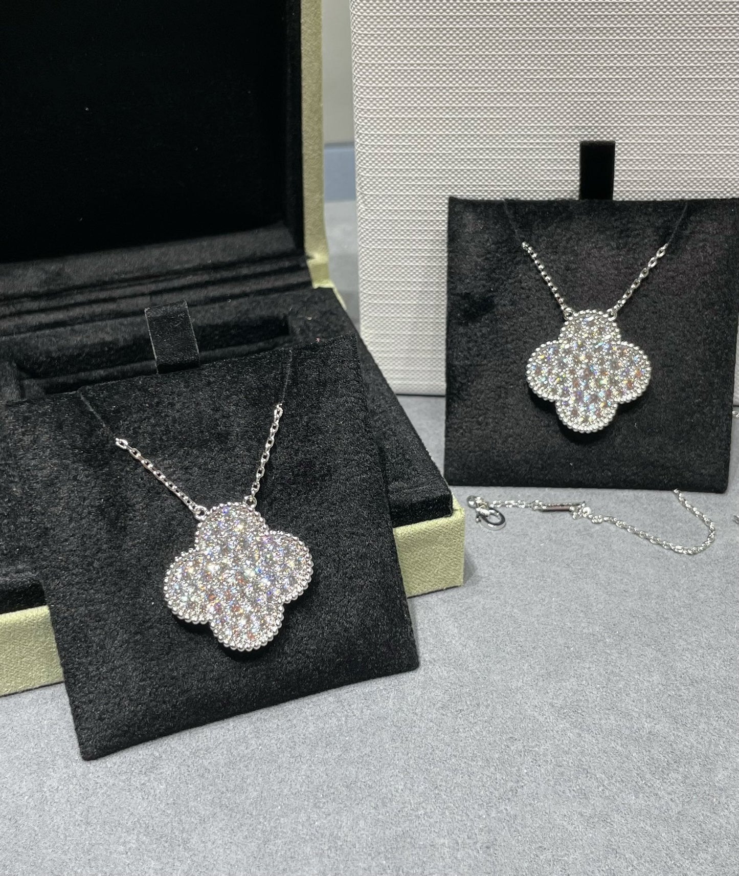 [✨ROSE💎]CLOVER 25MM LARGE PENDANT DIAMOND PAVED SILVER NECKLACE