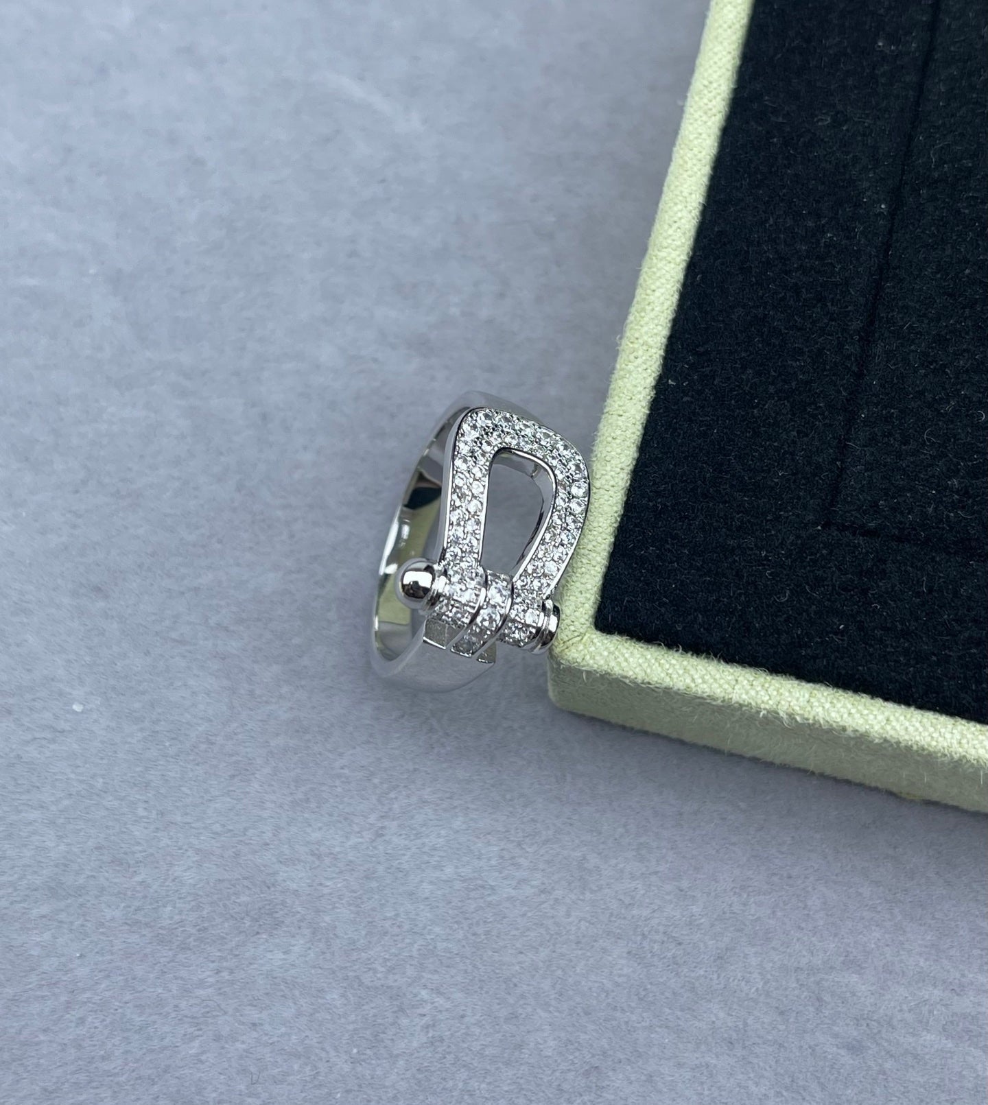 [✨ROSE💎]Wide Hoof-Shaped Diamond-Studded Ring