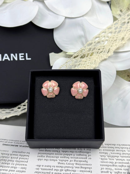 [✨ROSE💎]26C Pink Camellia Pearl Enamel Stud Earrings