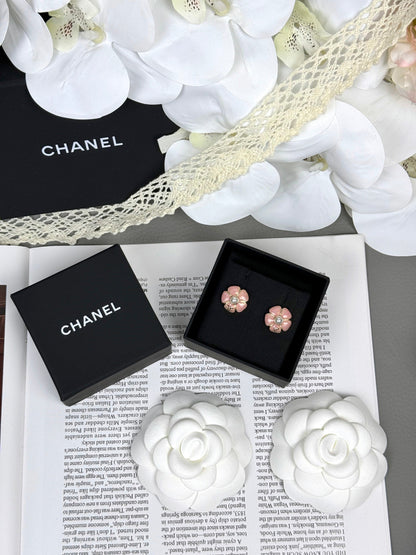 [✨ROSE💎]26C Pink Camellia Pearl Enamel Stud Earrings