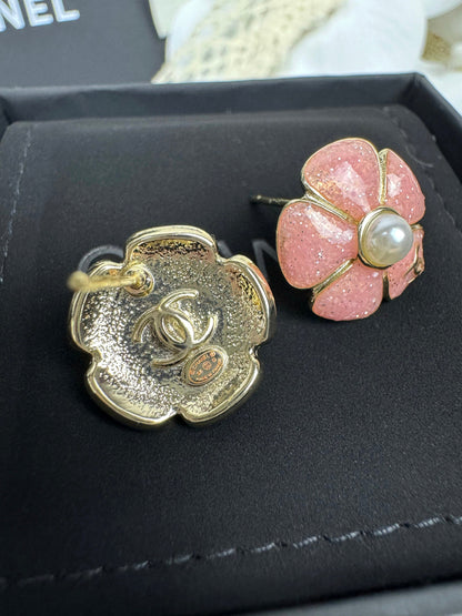 [✨ROSE💎]26C Pink Camellia Pearl Enamel Stud Earrings
