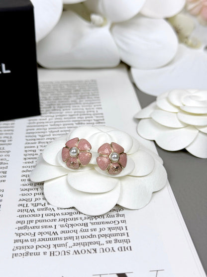 [✨ROSE💎]26C Pink Camellia Pearl Enamel Stud Earrings