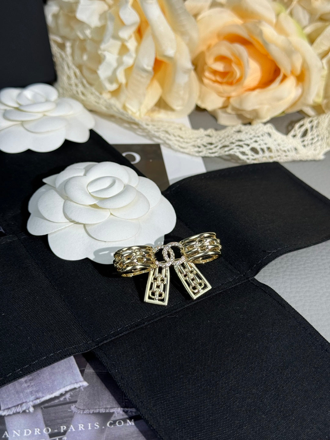 [✨ROSE💎]25K Hollow Bow Brooch