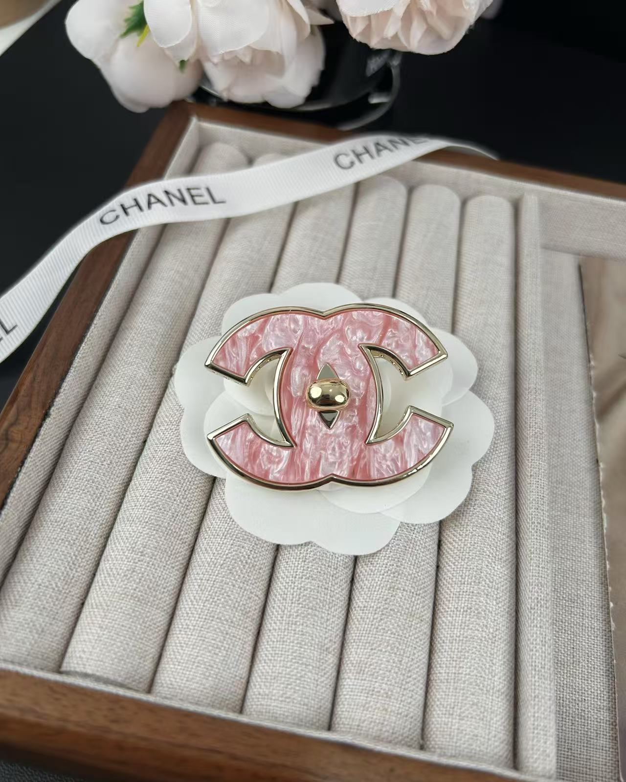 [✨ROSE💎]Pink Resin Classic Brooch 5cm