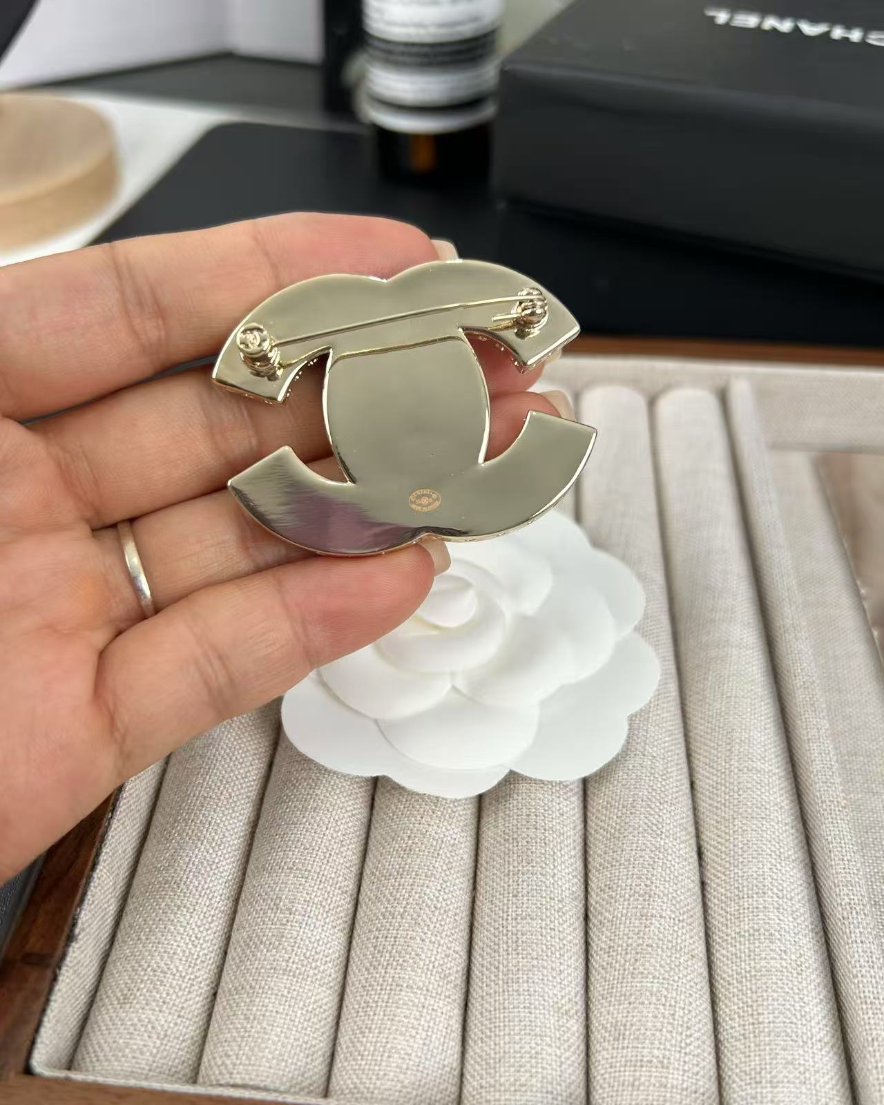 [✨ROSE💎]Pink Resin Classic Brooch 5cm