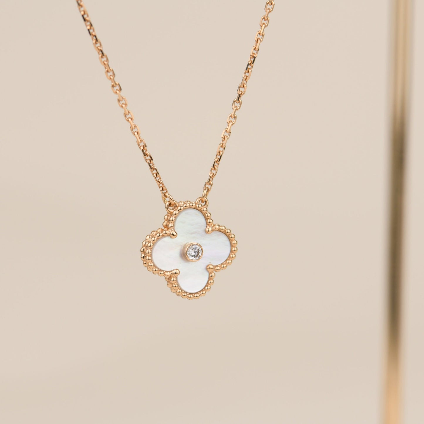 [✨ROSE💎]CLOVER 15MM DIAMOND WHITE FRITILLARIA NECKLACE