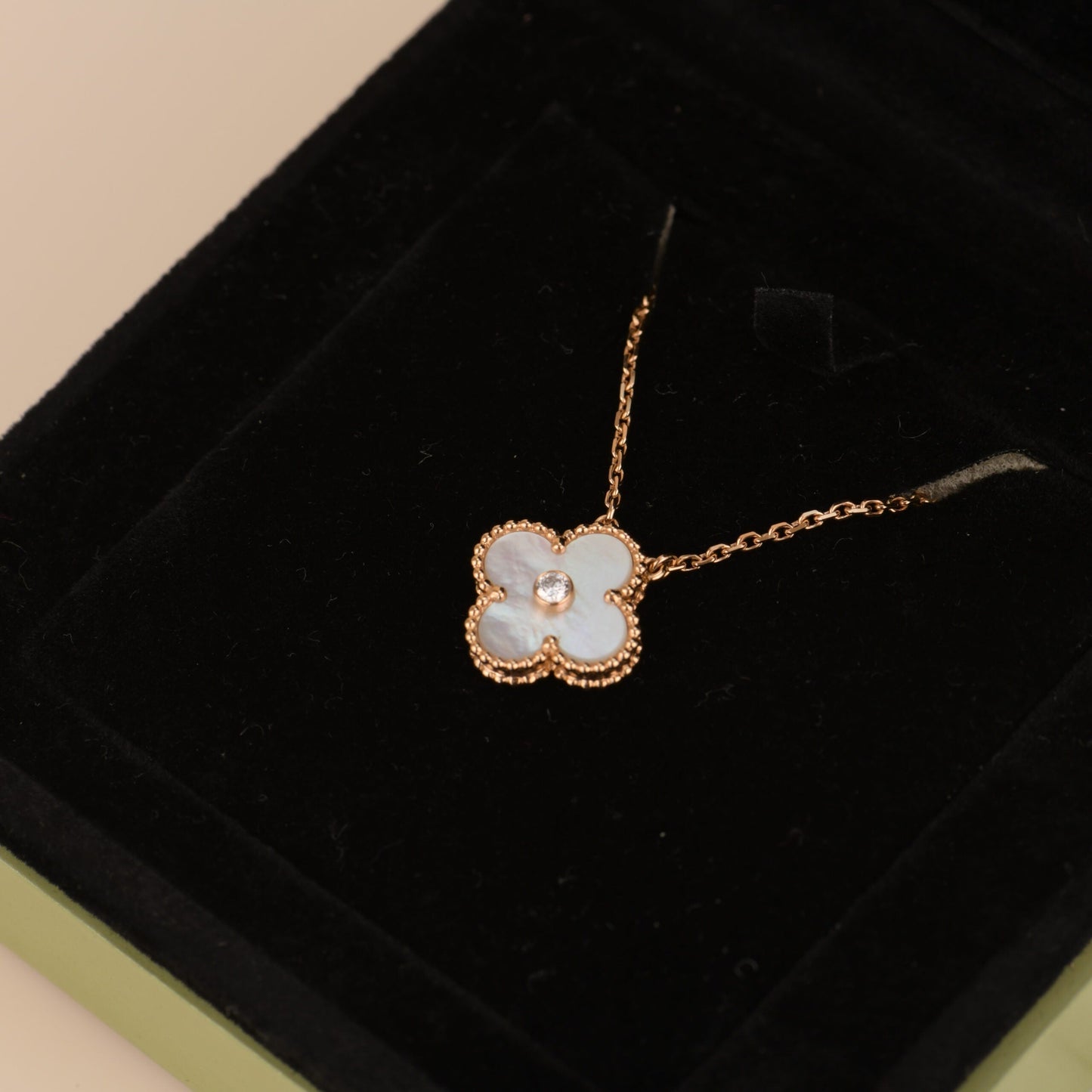[✨ROSE💎]CLOVER 15MM DIAMOND WHITE FRITILLARIA NECKLACE