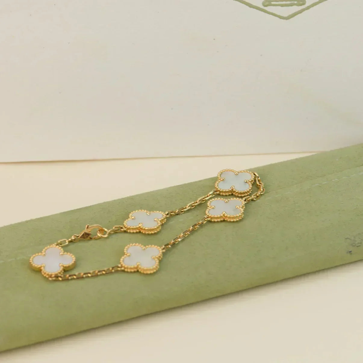 [✨ROSE💎]CLOVER WHITE PEARL MOP 5 MOTIF BRACELET COLLECTION