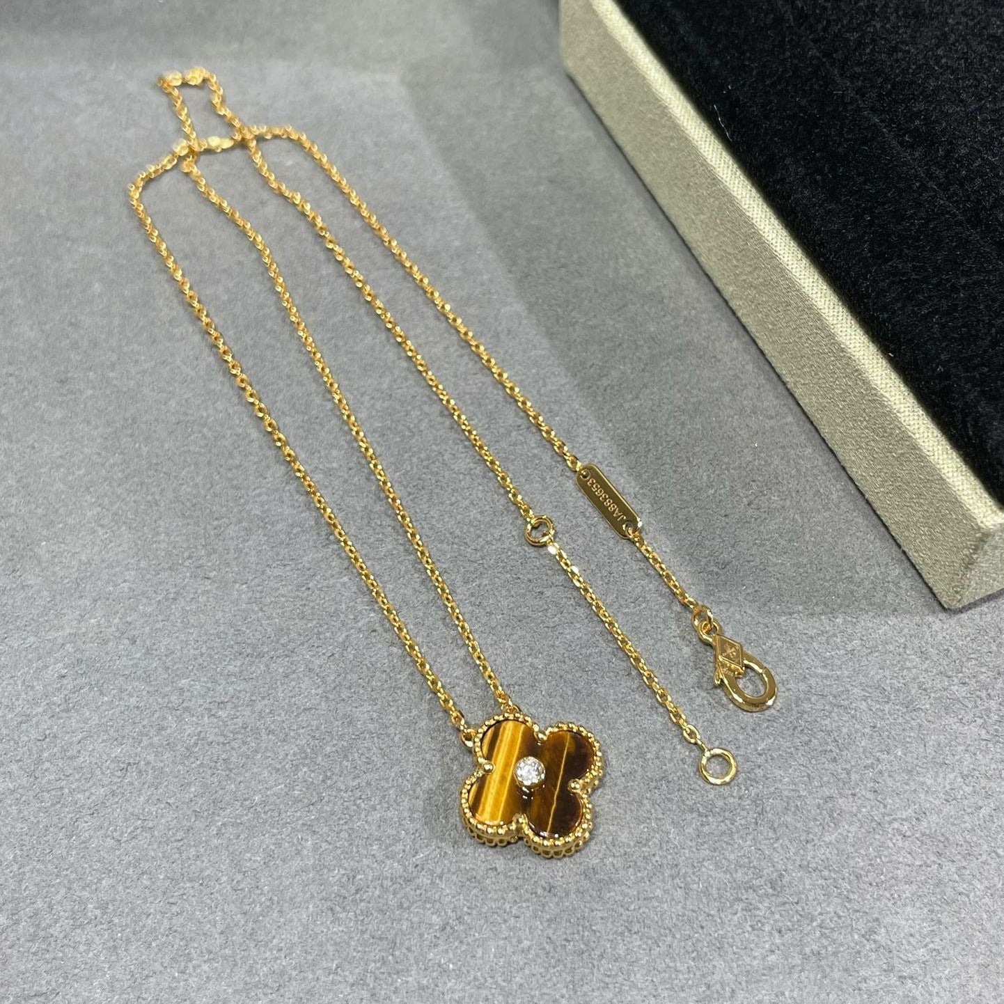 [✨ROSE💎]CLOVER 15MM DIAMOND AND YELLOW TIGER'S EYE AGATE necklace