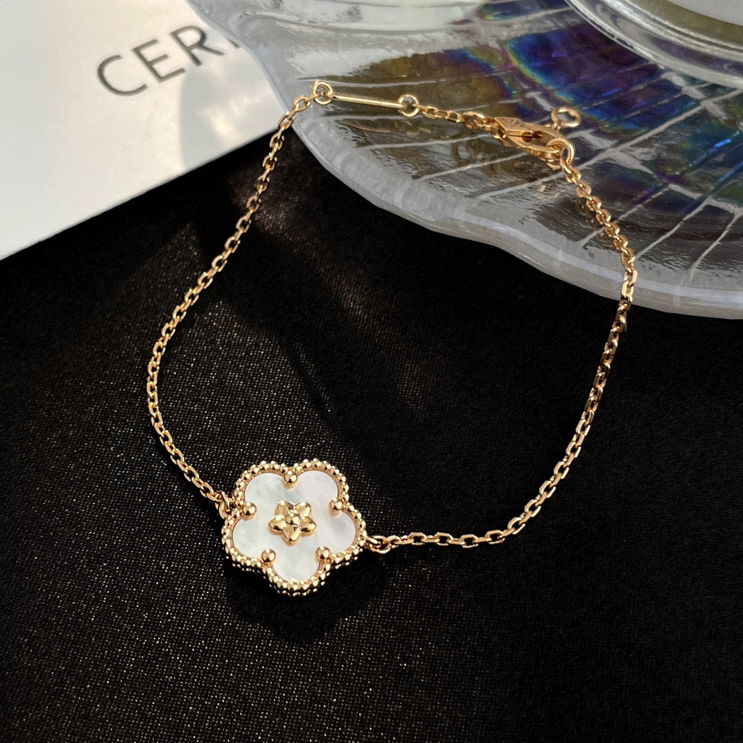 [✨ROSE💎]LUCKY WHITE MOP PLUM BLOSSOM  BRACELET