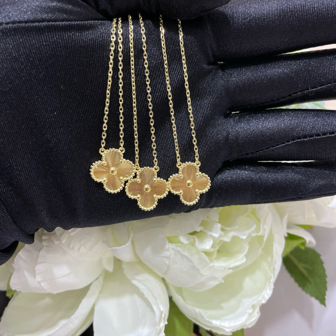 [✨ROSE💎]CLOVER 15MM LASER NECKLACE