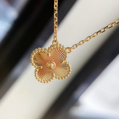 [✨ROSE💎]CLOVER 15MM LASER NECKLACE
