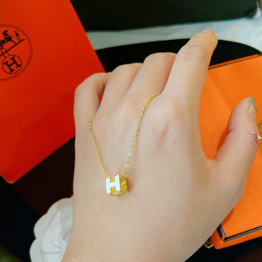 [✨ROSE💎]H WHITE SQUARE GOLD NECKLACE