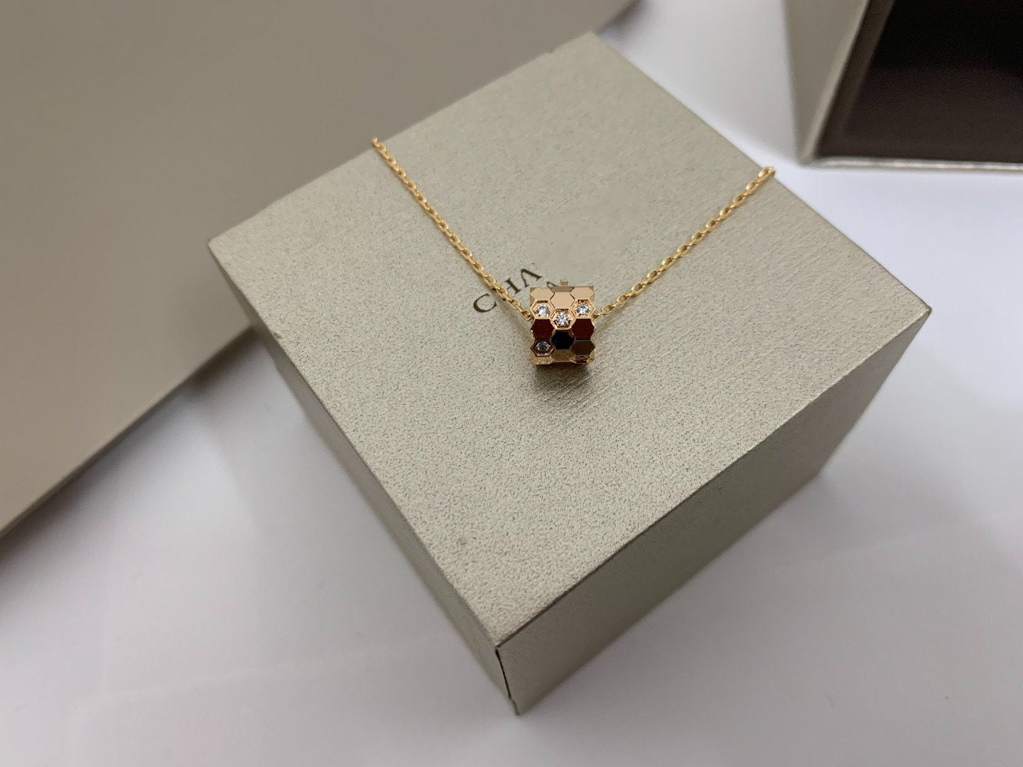 [✨ROSE💎]BEE LOVE DIAMOND NECKLACE