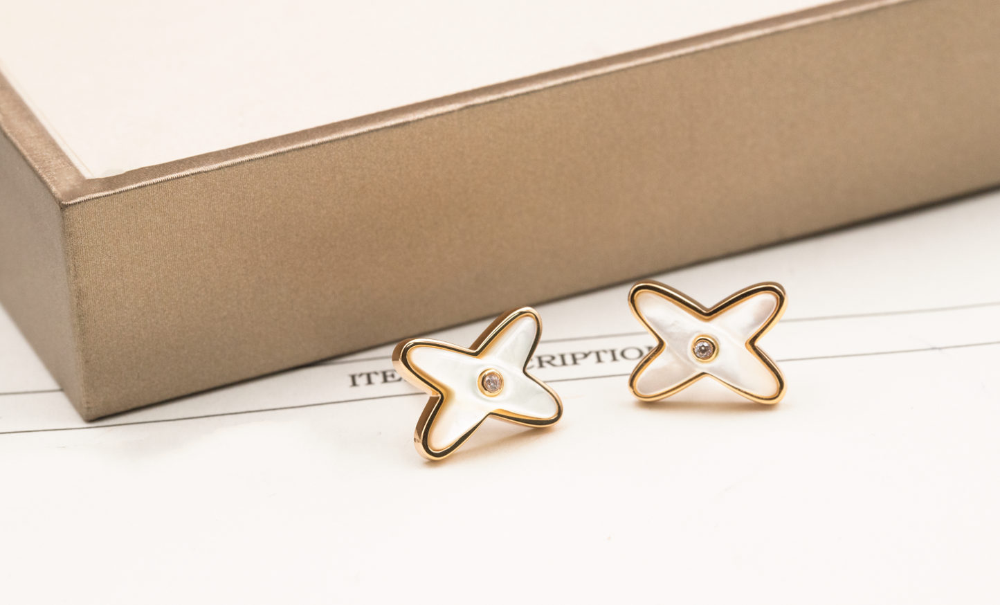 [✨ROSE💎]JEUX DE WHITE MOP PINK GOLD DIAMOND EARRINGS