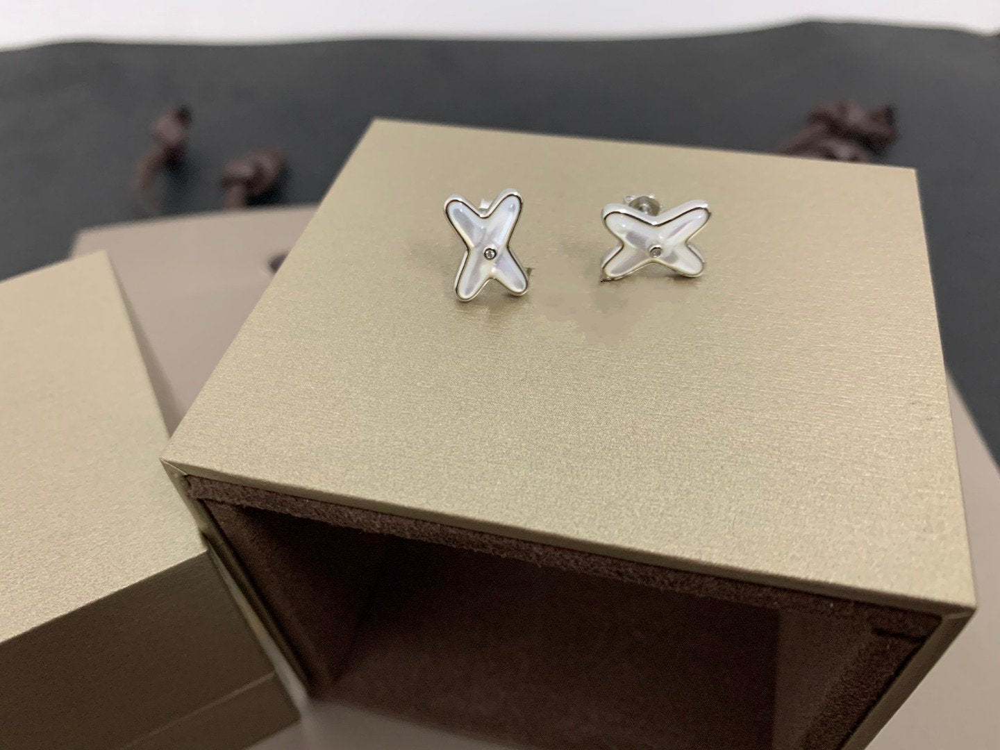 [✨ROSE💎]JEUX DE WHITE MOP SILVER DIAMOND EARRINGS