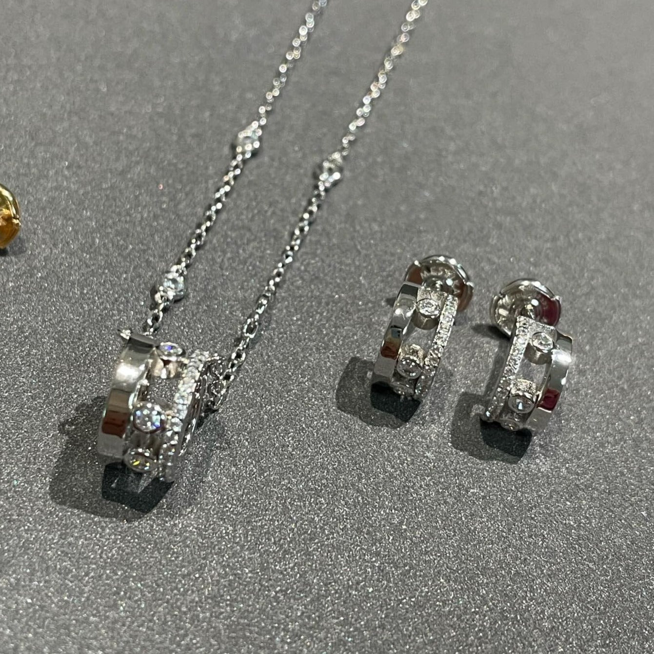 [✨ROSE💎]CHAIN MOVE ROMANE PEDAND NECKLACE