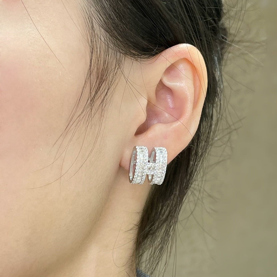 [✨ROSE💎]H STUD EARRINGS WITH SILVER DIAMONDS