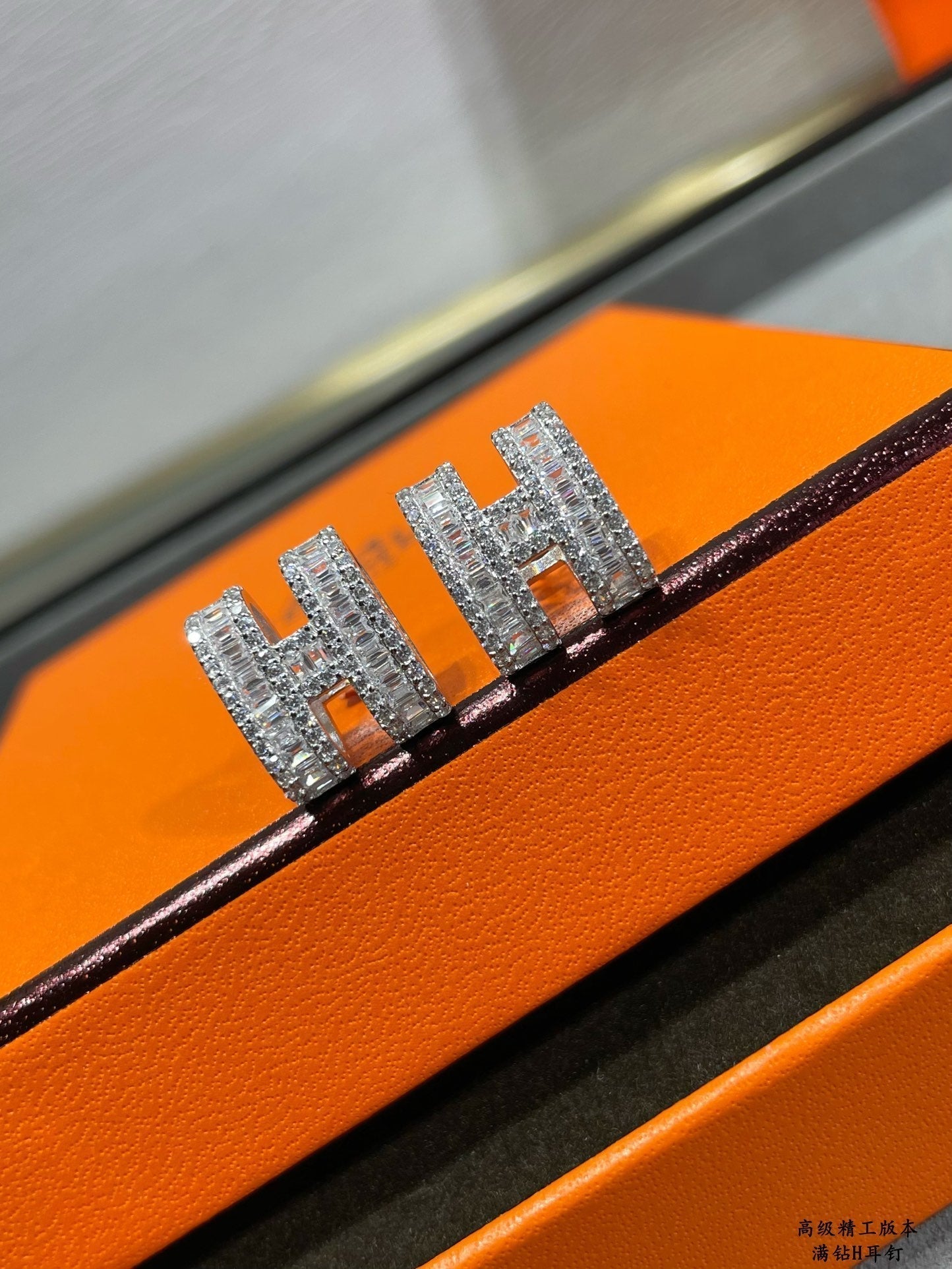 [✨ROSE💎]H STUD EARRINGS WITH SILVER DIAMONDS