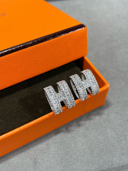 [✨ROSE💎]H STUD EARRINGS WITH SILVER DIAMONDS