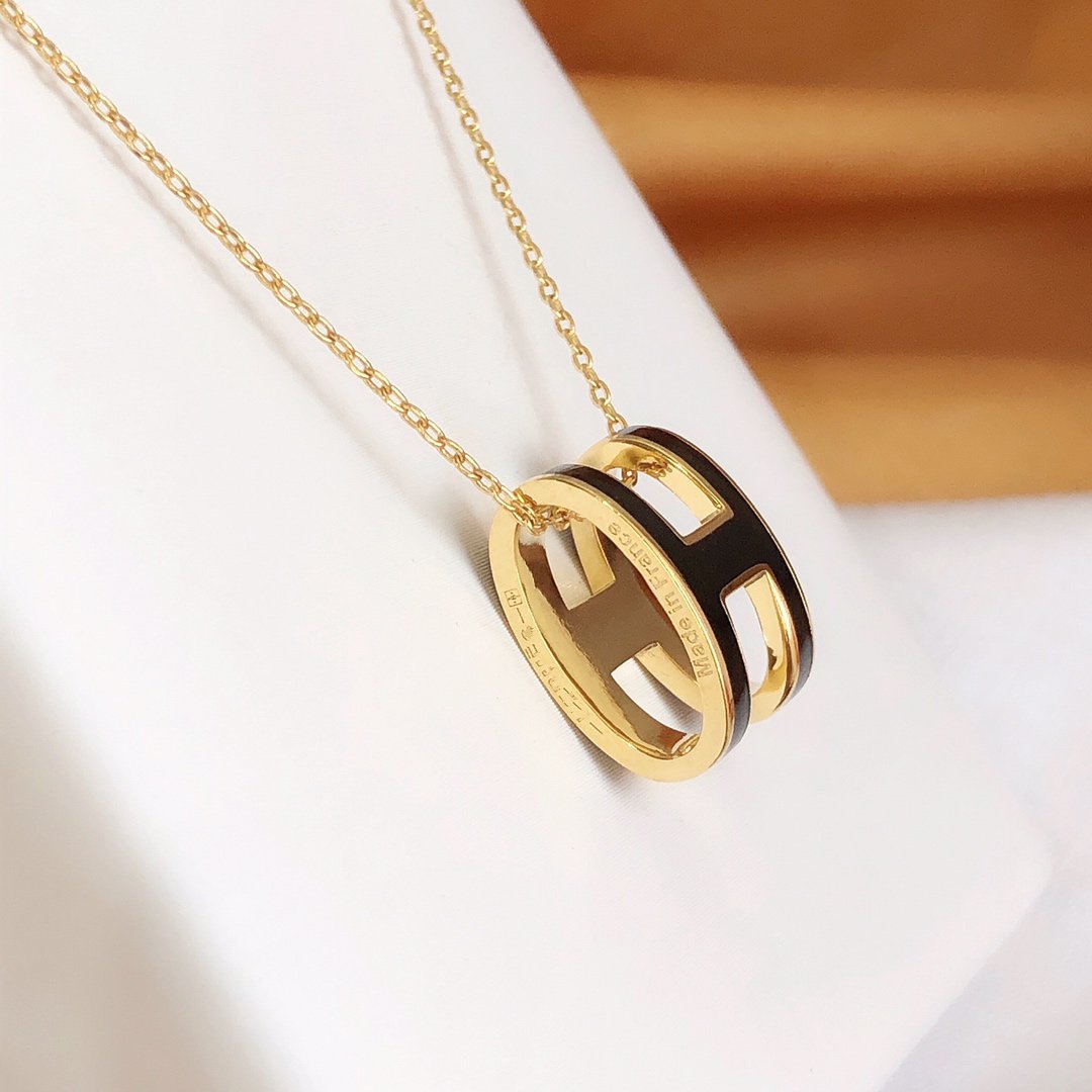 [✨ROSE💎]HM CLIC BLACK ENAMEL GOLD NECKLACE