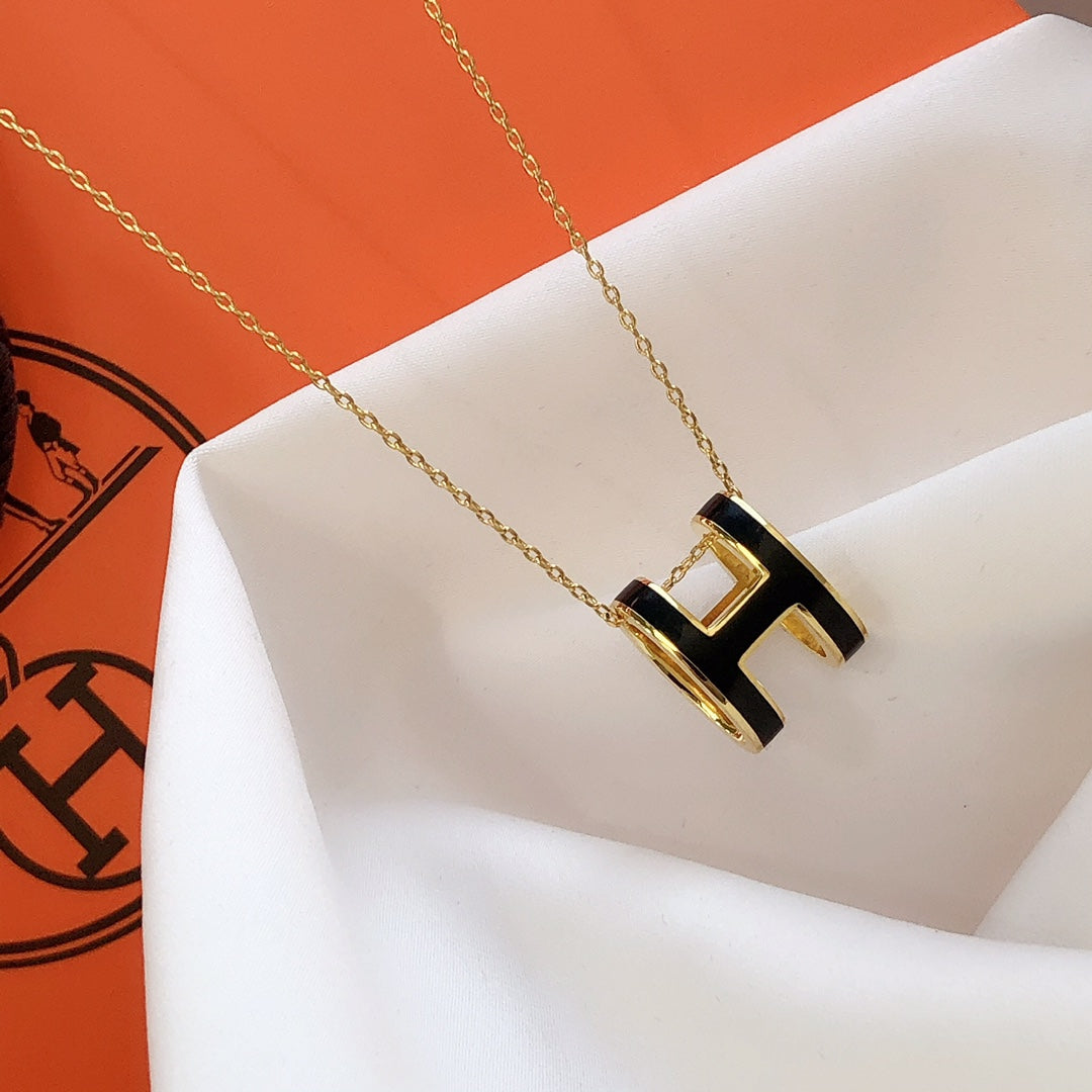 [✨ROSE💎]HM CLIC BLACK ENAMEL GOLD NECKLACE