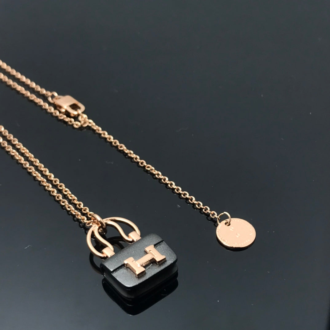 [✨ROSE💎]WOMEN'S HM AMULETTES CONSTANCE PENDANT NECKLACE