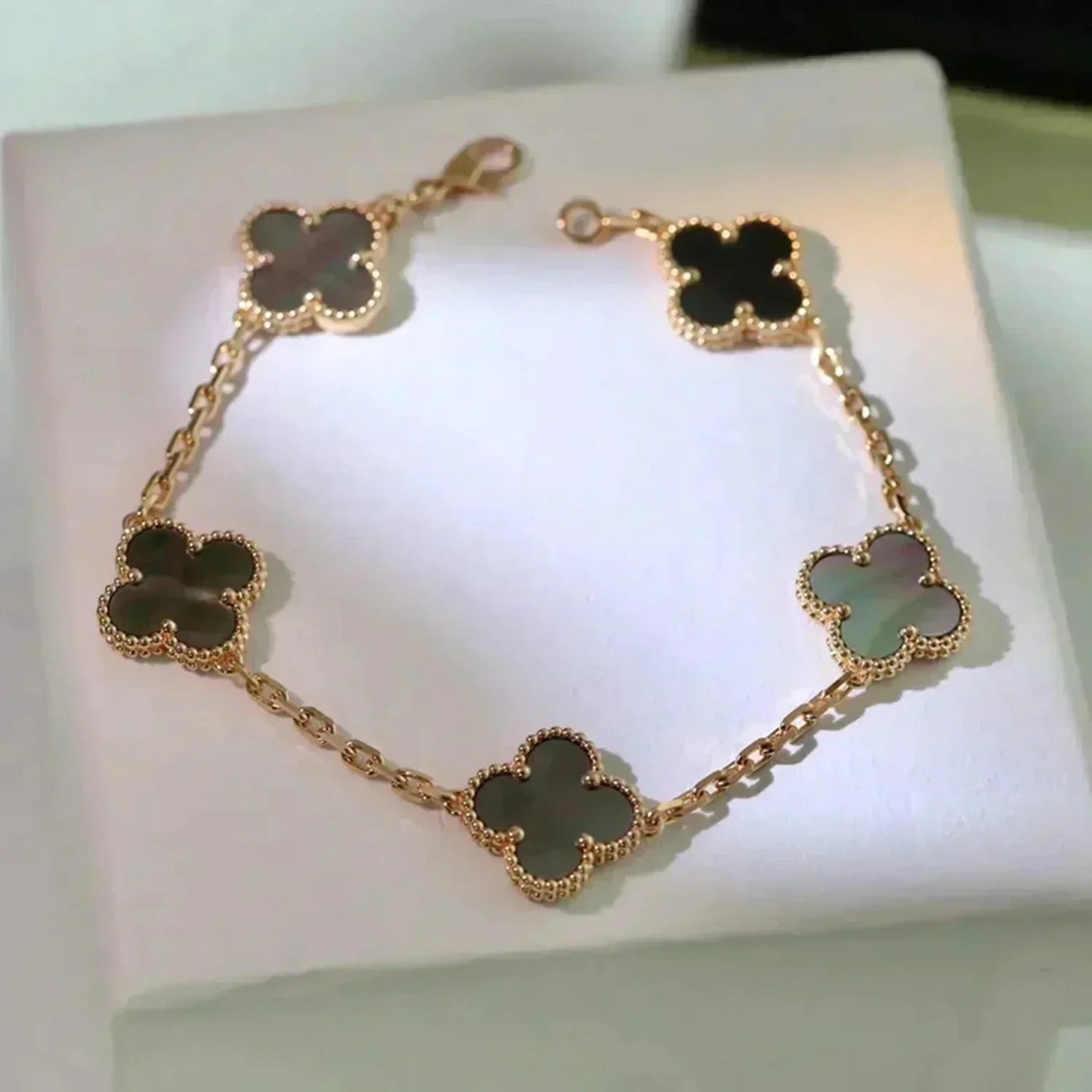 [✨ROSE💎] CLOVER 5 MOTIF GRAY MOP BRACELET COLLECTION