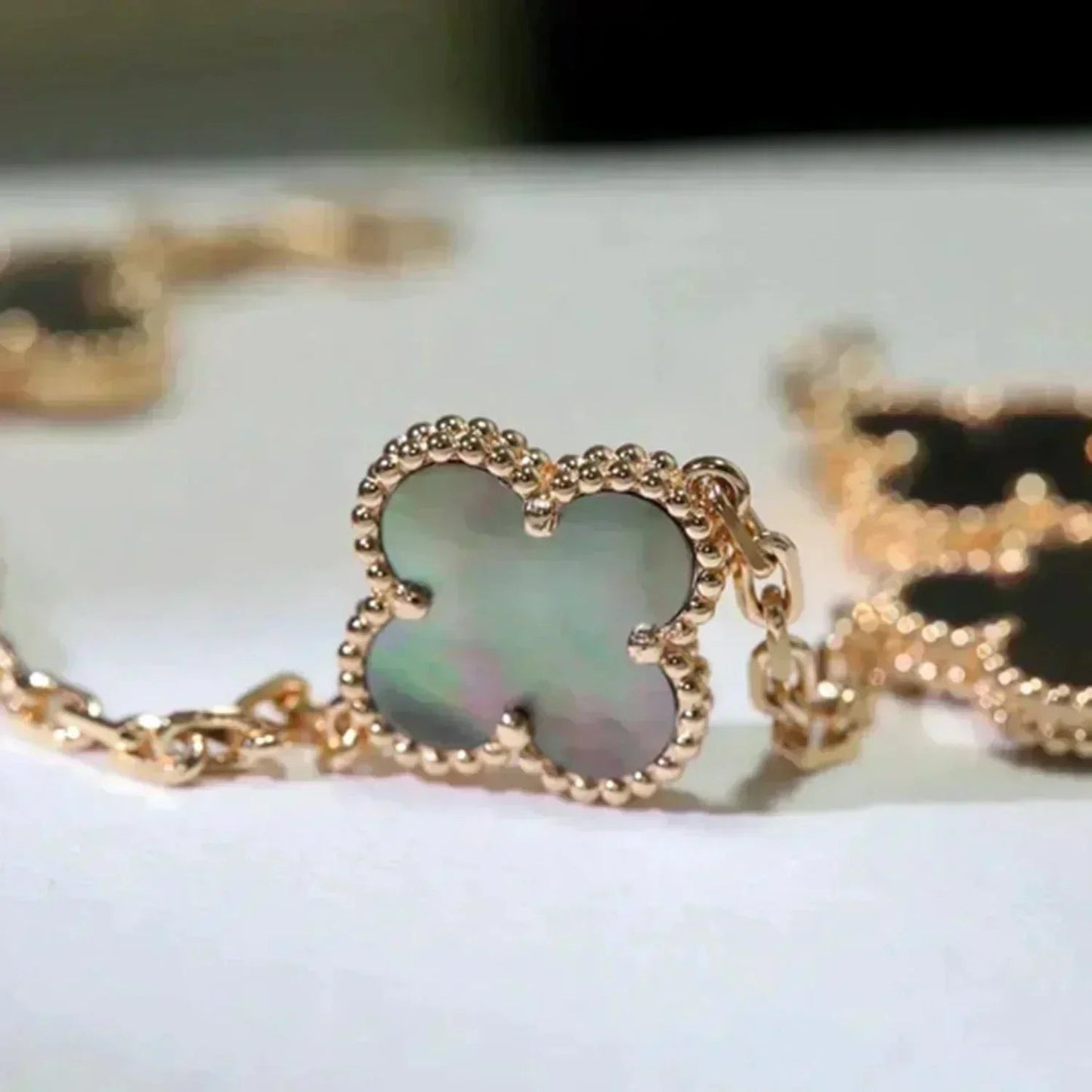 [✨ROSE💎] CLOVER 5 MOTIF GRAY MOP BRACELET COLLECTION