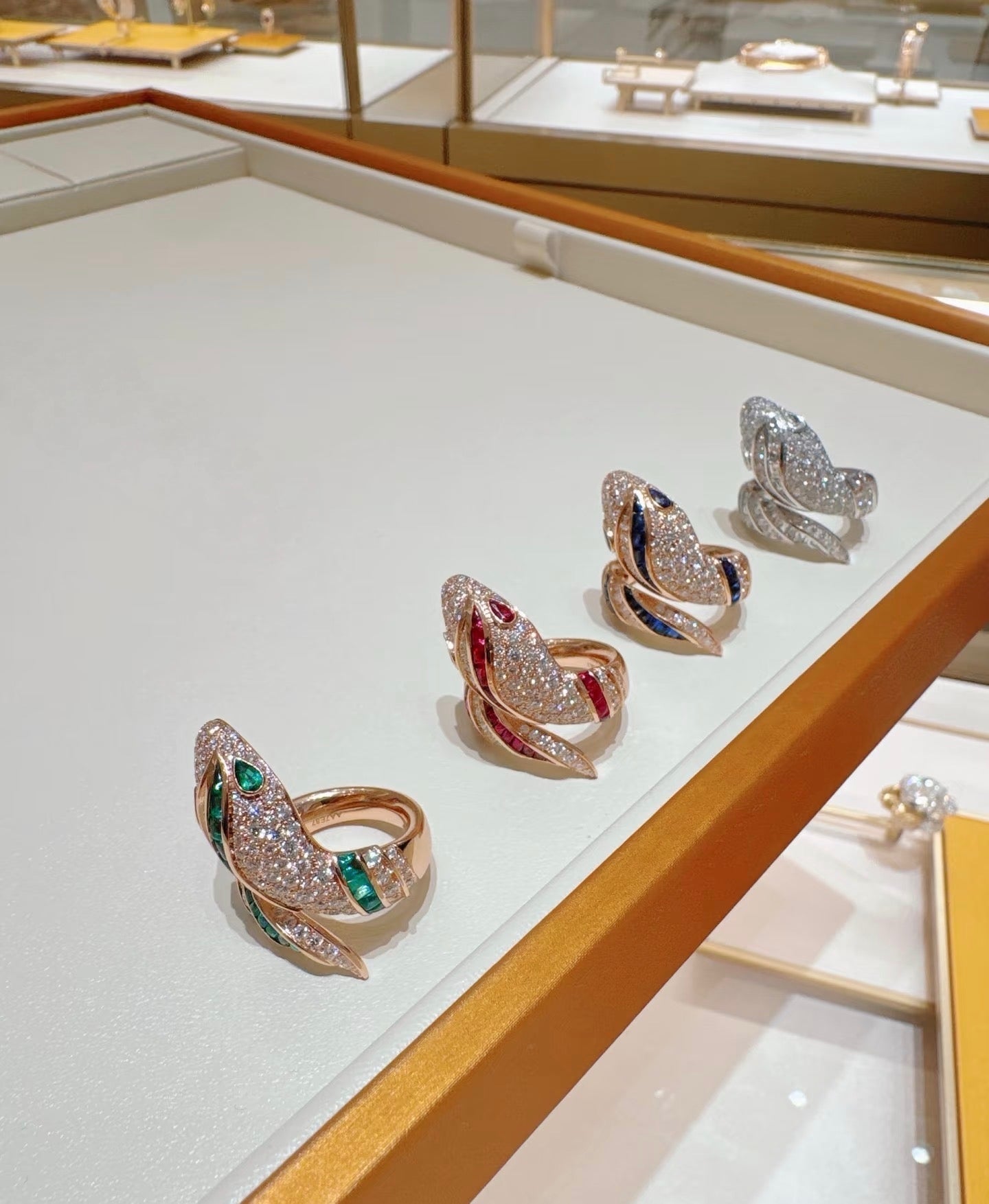[✨ROSE💎]BRAND NEW LUXURY RED SNAKE RING