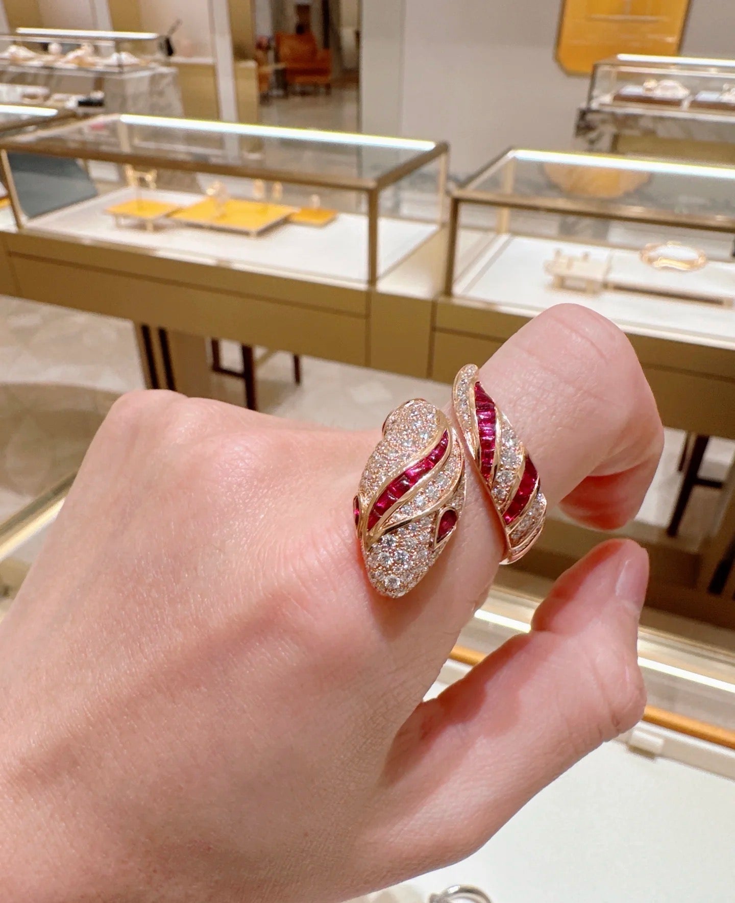 [✨ROSE💎]BRAND NEW LUXURY RED SNAKE RING