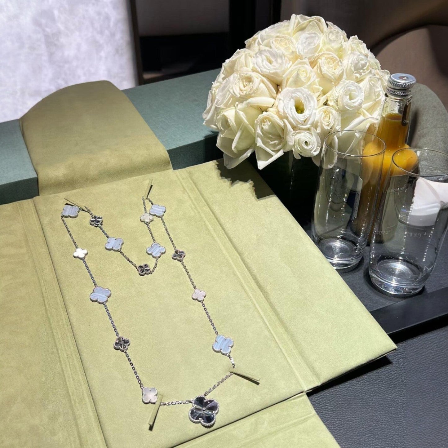 [✨ROSE💎]DETACHABLE CLOVER 15(11+4) FLOWER SILVER NECKLACE SET