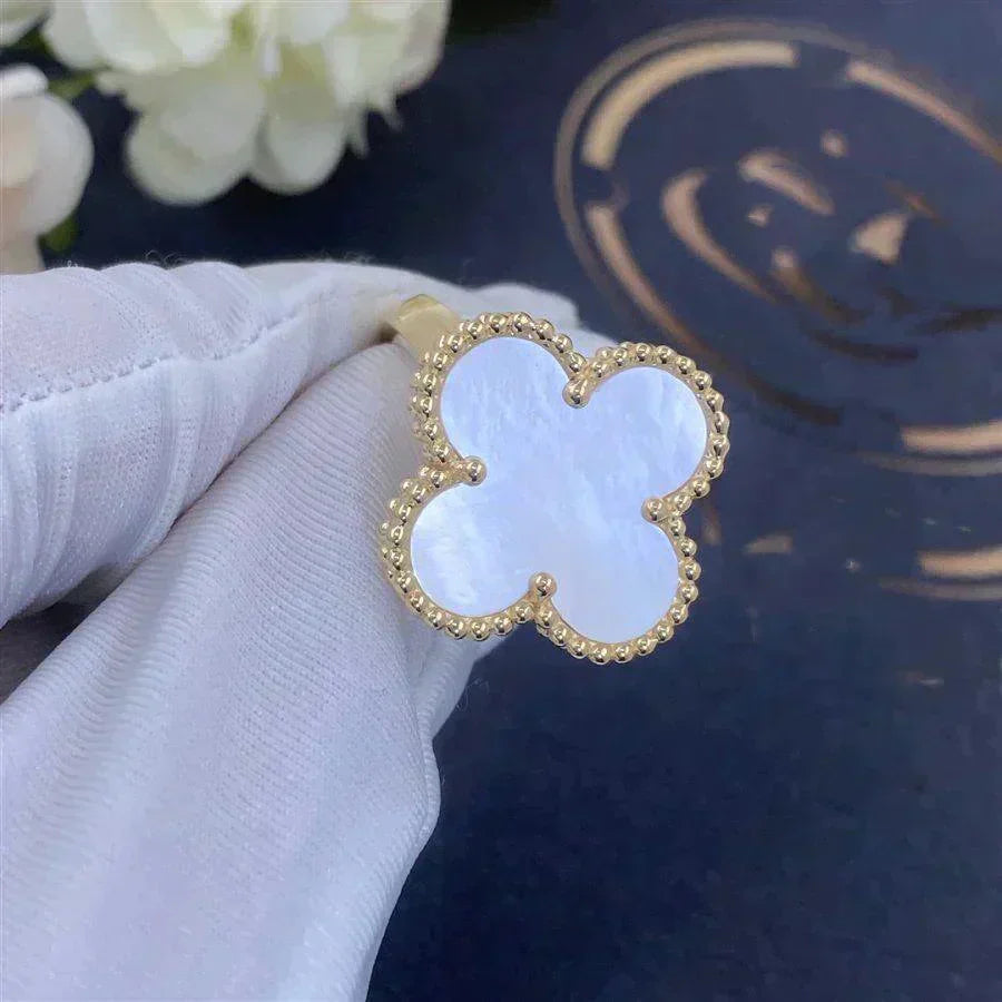 [✨ROSE💎]CLOVER WHITE MOP RING