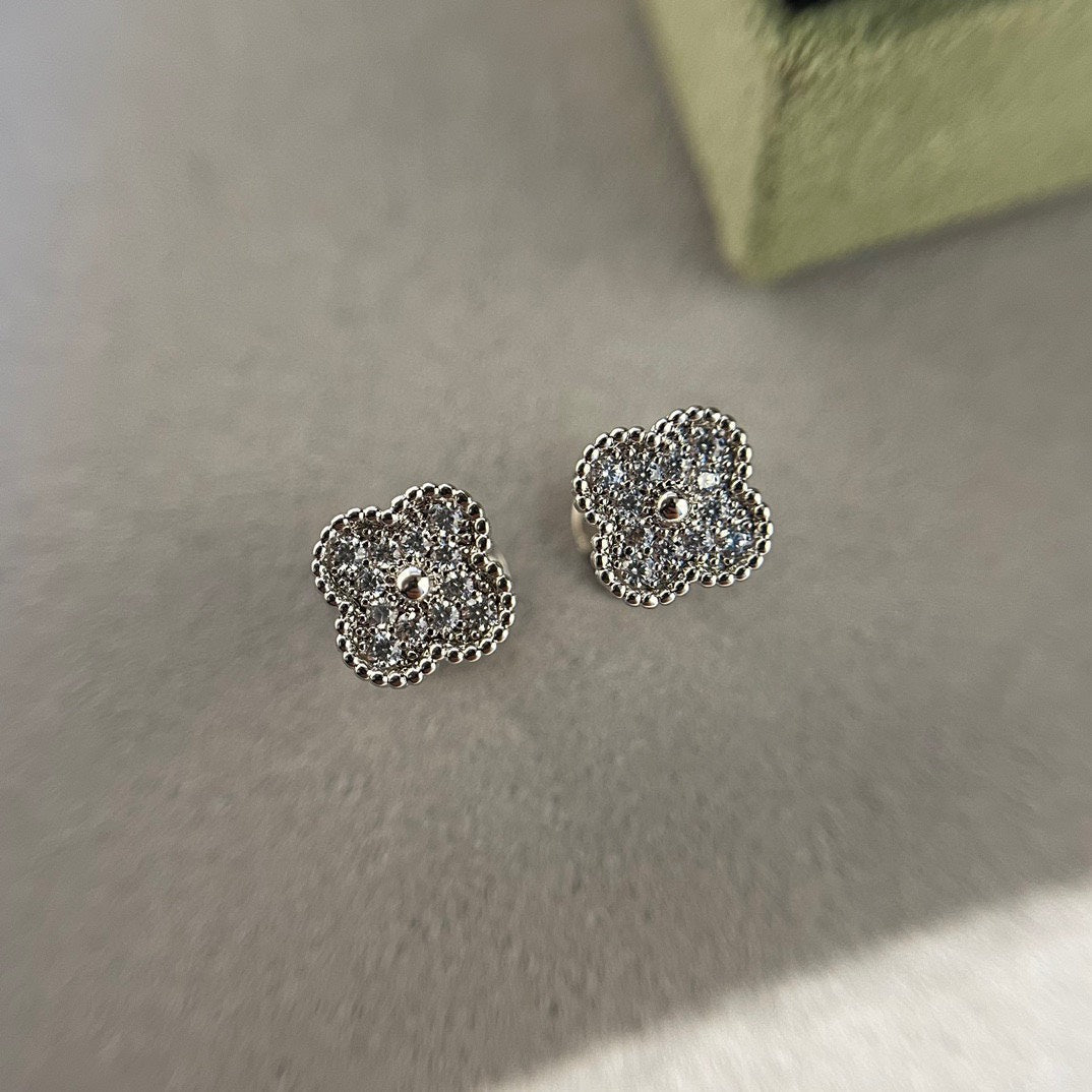 [✨ROSE💎]CLOVER MINI DIAMOND STUD EARRINGS