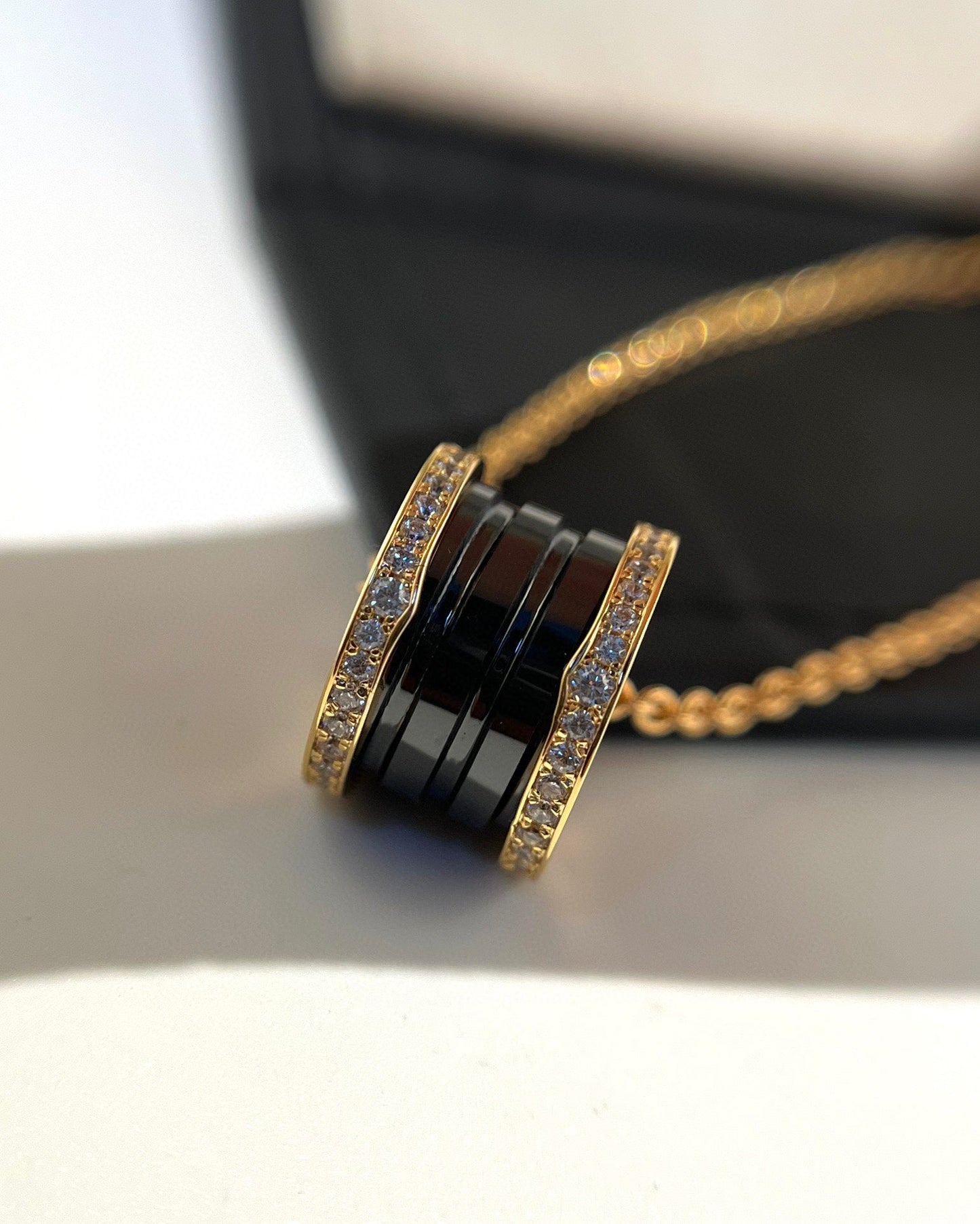 [✨ROSE💎]ZERO 1 BLACK CERAMIC DIAMOND PINK GOLD NECKLACE