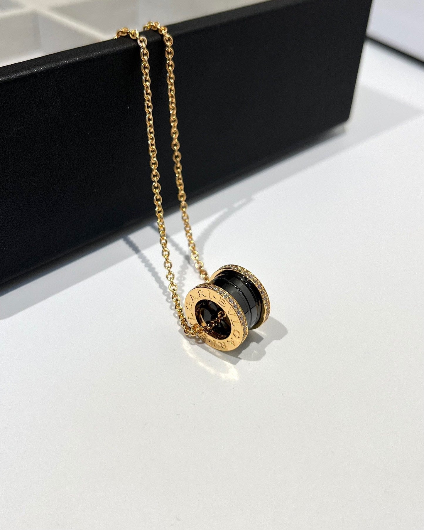 [✨ROSE💎]ZERO 1 BLACK CERAMIC DIAMOND PINK GOLD NECKLACE
