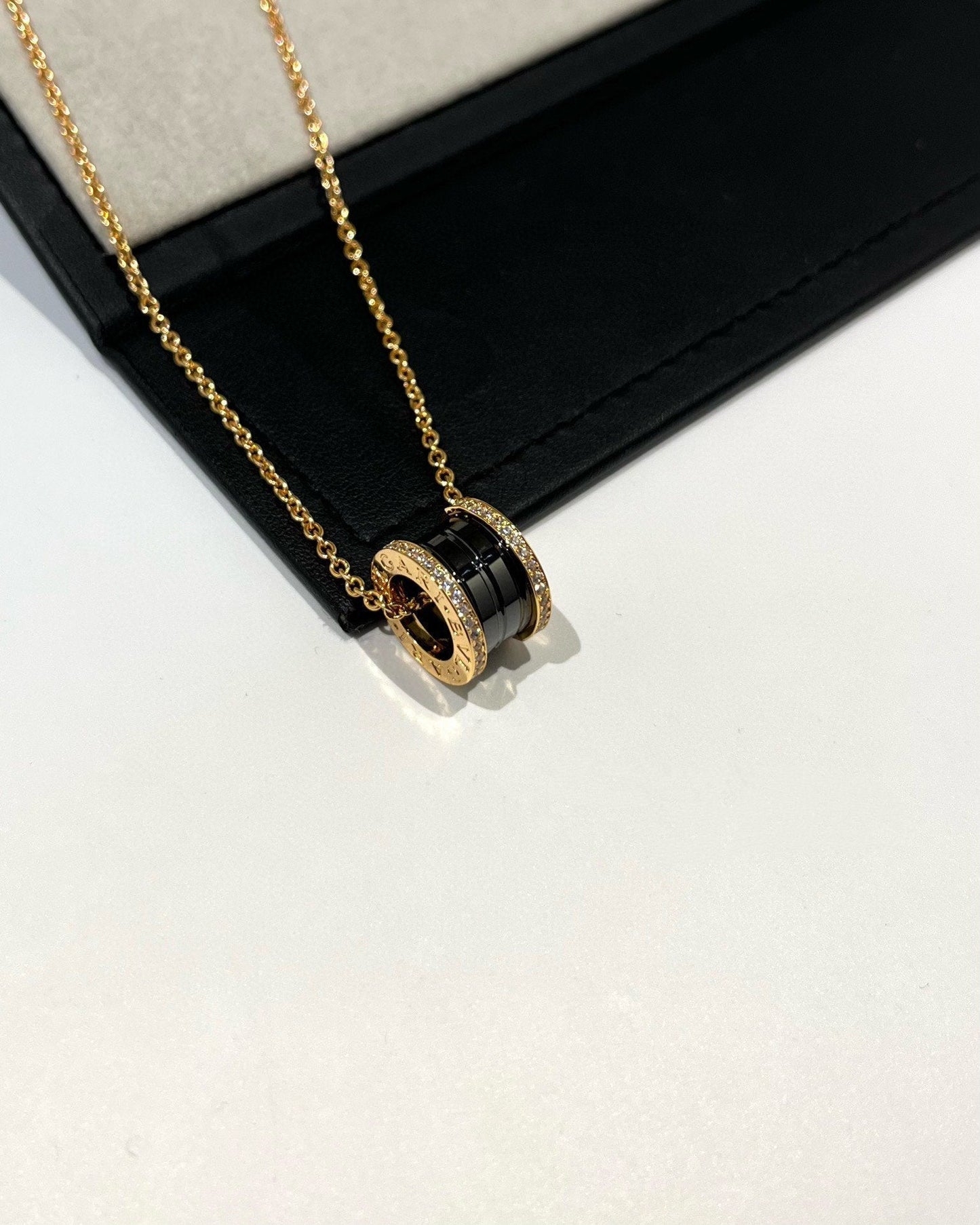 [✨ROSE💎]ZERO 1 BLACK CERAMIC DIAMOND PINK GOLD NECKLACE