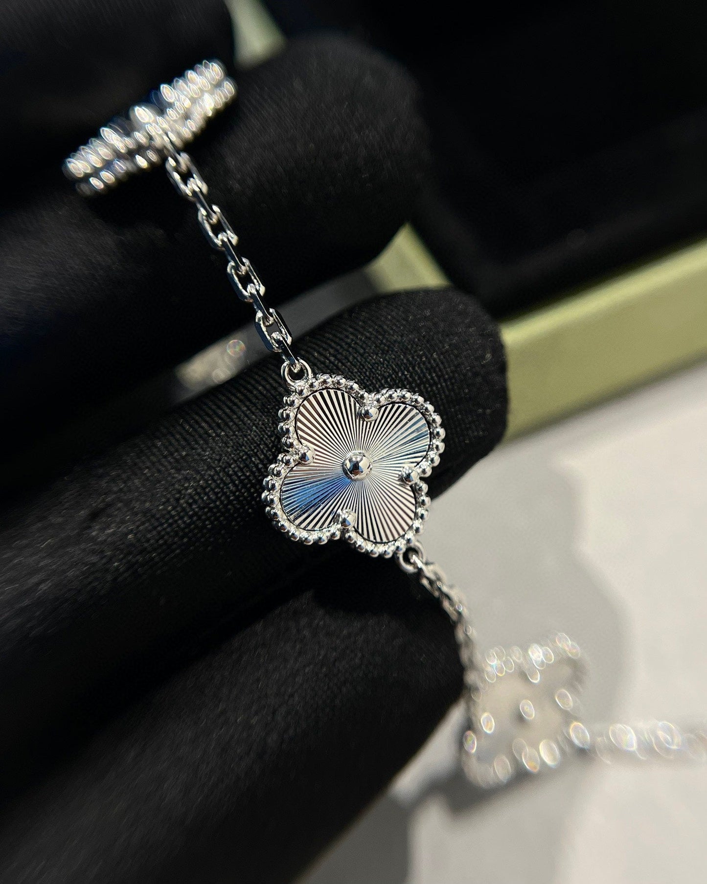 [✨ROSE💎] CLOVER 5 MOTIF LASER BRACELET COLLECTION